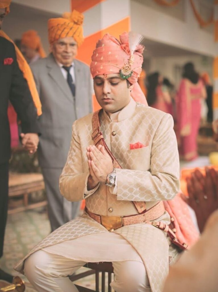 https://royalpagdiandsafa.in/